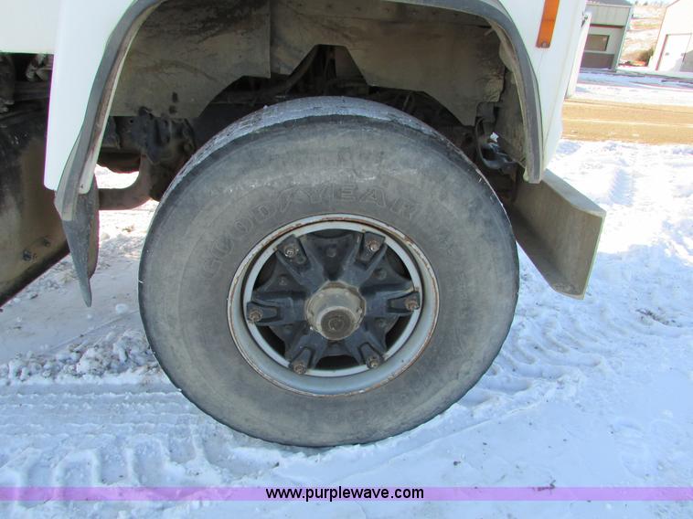 image for item I6660 1991 Ford LT9000 mixer truck