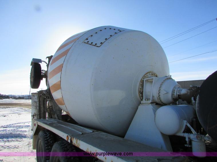 image for item I6660 1991 Ford LT9000 mixer truck