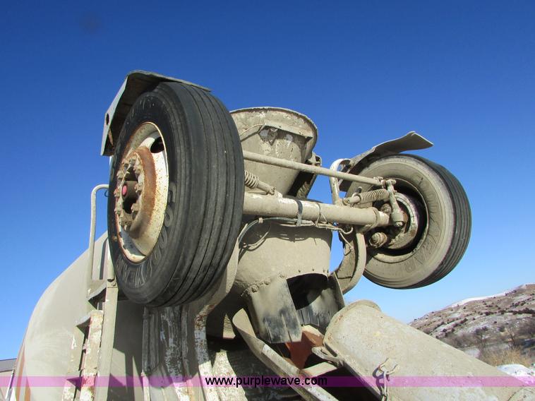 image for item I6660 1991 Ford LT9000 mixer truck