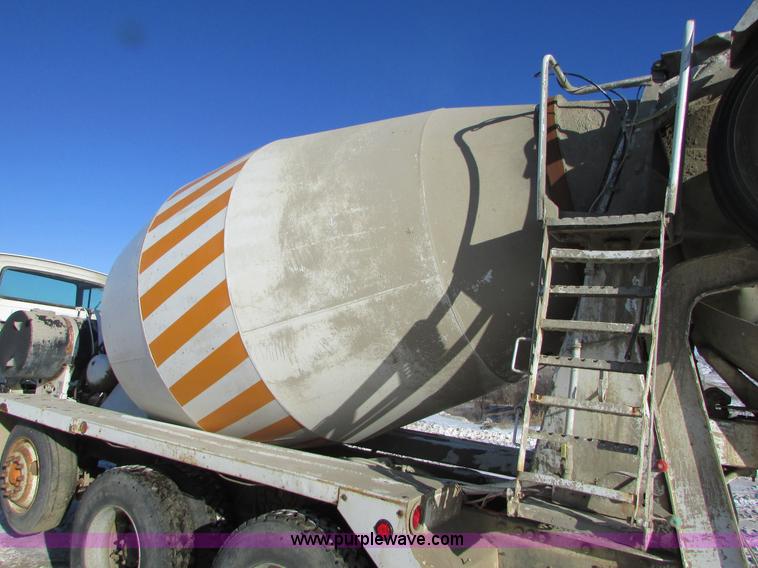 image for item I6660 1991 Ford LT9000 mixer truck