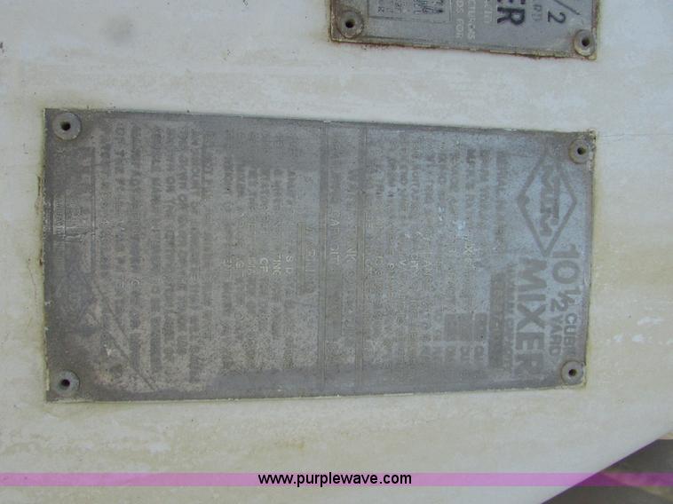 image for item I6660 1991 Ford LT9000 mixer truck