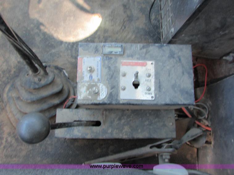 image for item I6660 1991 Ford LT9000 mixer truck