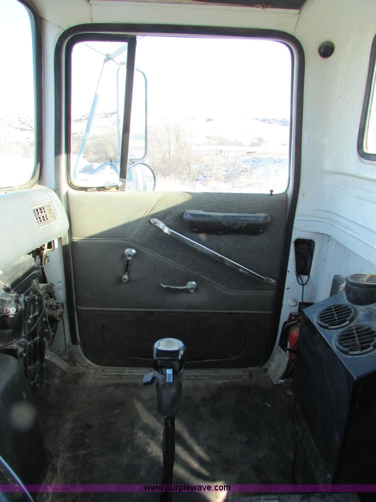 image for item I6660 1991 Ford LT9000 mixer truck