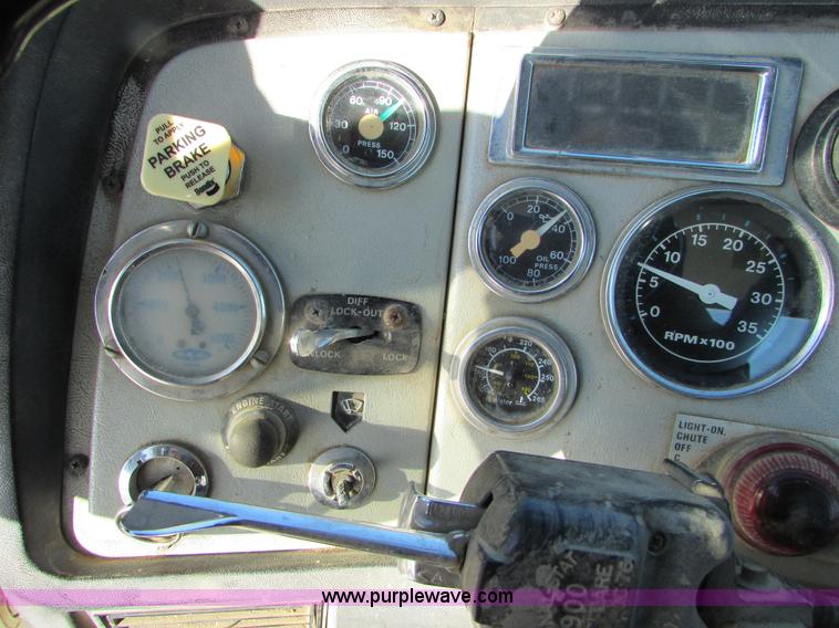 image for item I6660 1991 Ford LT9000 mixer truck