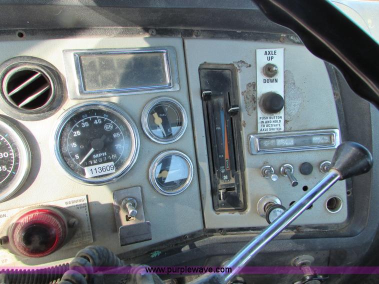 image for item I6660 1991 Ford LT9000 mixer truck