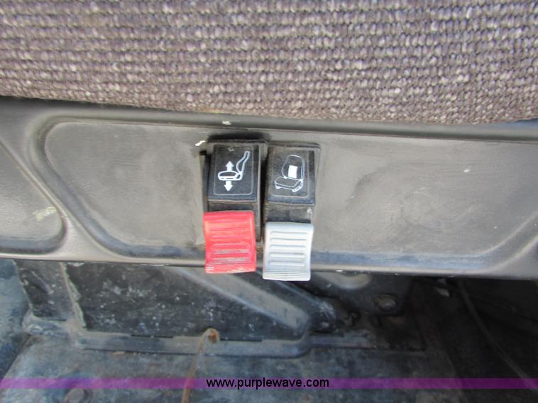 image for item I6660 1991 Ford LT9000 mixer truck