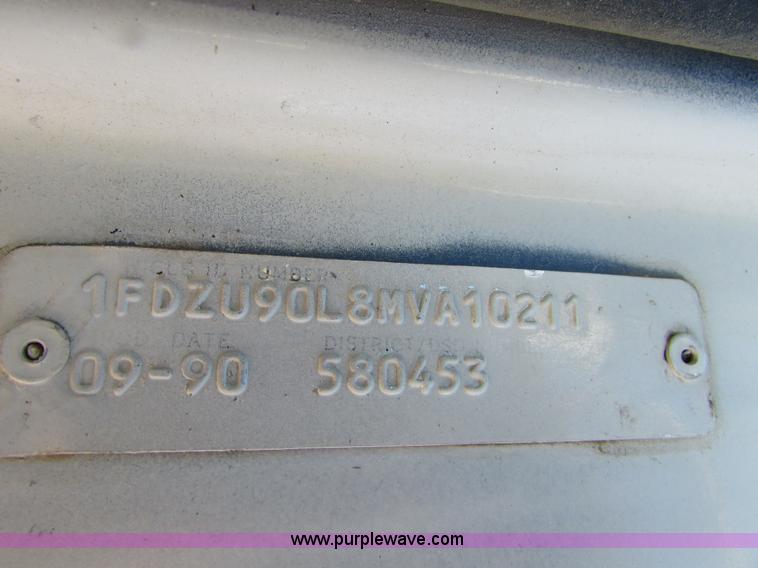 image for item I6660 1991 Ford LT9000 mixer truck