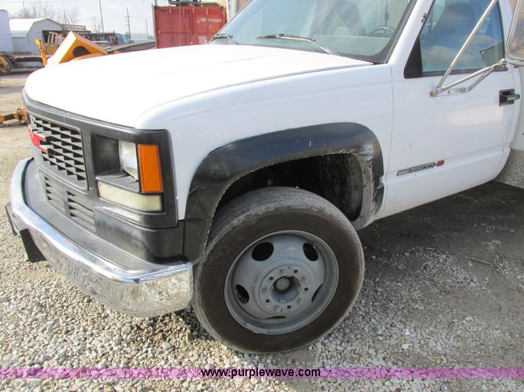image for item I8787 1994 GMC Sierra 3500 bucket truck