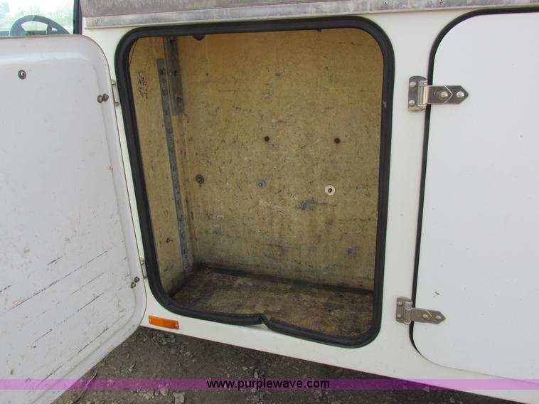 image for item I8787 1994 GMC Sierra 3500 bucket truck