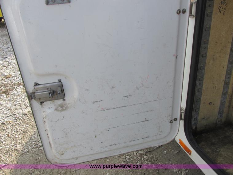 image for item I8787 1994 GMC Sierra 3500 bucket truck