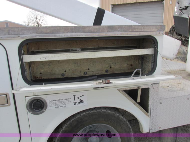 image for item I8787 1994 GMC Sierra 3500 bucket truck