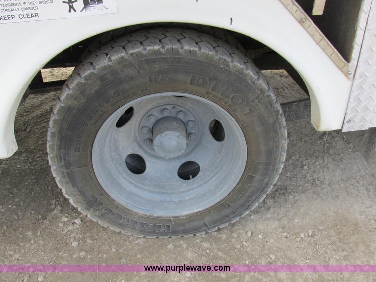 image for item I8787 1994 GMC Sierra 3500 bucket truck