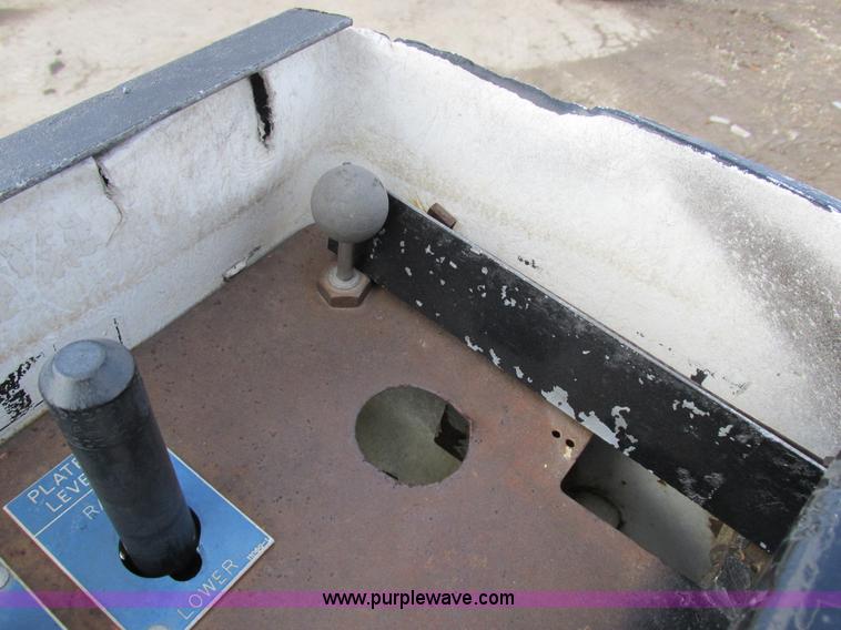 image for item I8787 1994 GMC Sierra 3500 bucket truck