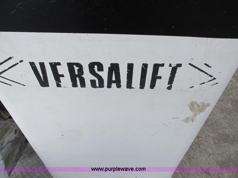 image for item I8787 1994 GMC Sierra 3500 bucket truck