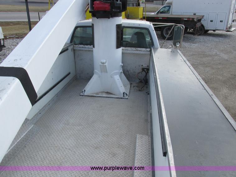 image for item I8787 1994 GMC Sierra 3500 bucket truck