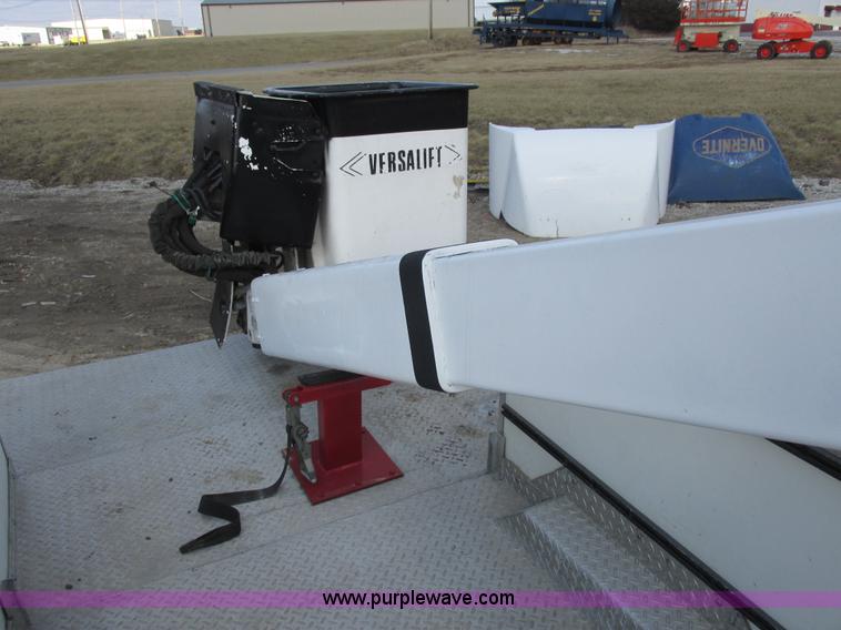 image for item I8787 1994 GMC Sierra 3500 bucket truck