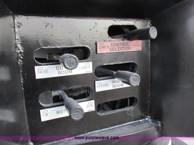 image for item I8787 1994 GMC Sierra 3500 bucket truck