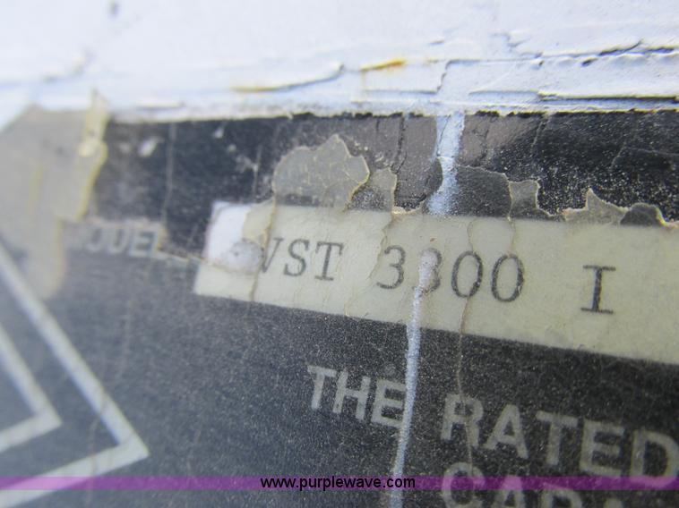 image for item I8787 1994 GMC Sierra 3500 bucket truck