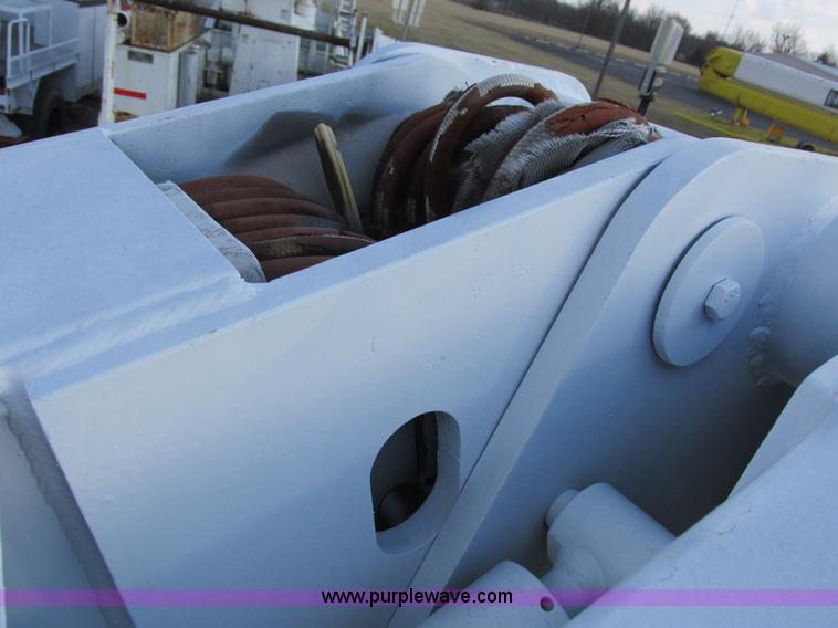 image for item I8787 1994 GMC Sierra 3500 bucket truck