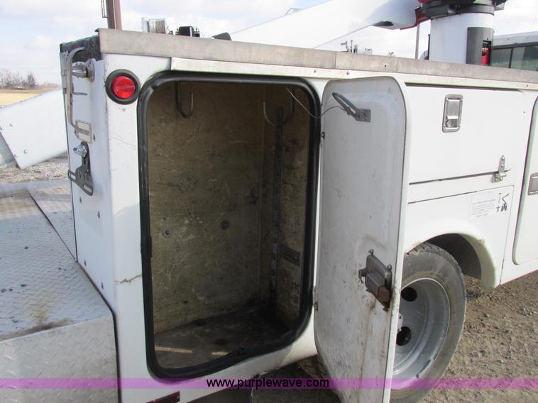 image for item I8787 1994 GMC Sierra 3500 bucket truck