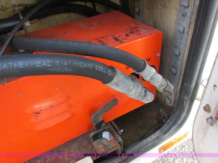 image for item I8787 1994 GMC Sierra 3500 bucket truck