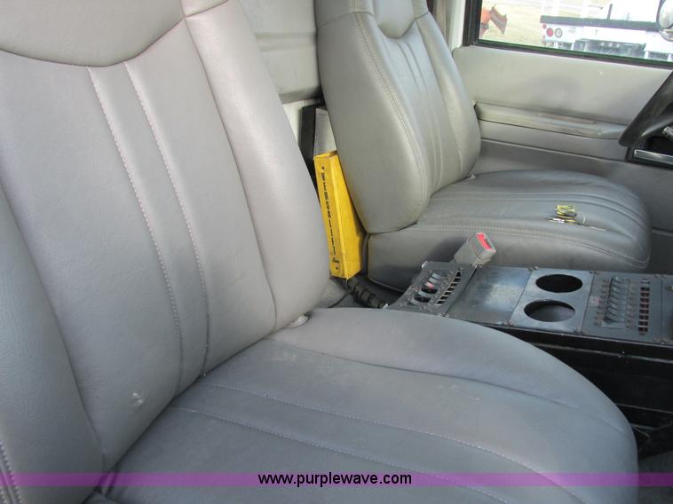 image for item I8787 1994 GMC Sierra 3500 bucket truck