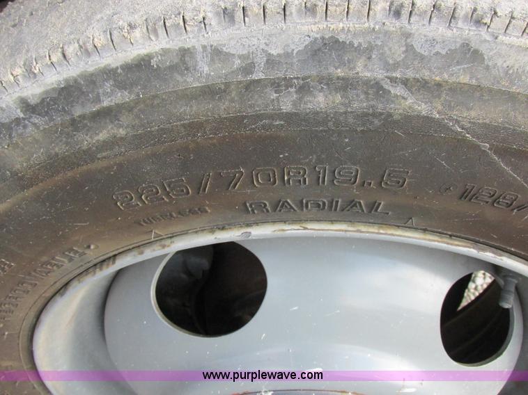 image for item I8787 1994 GMC Sierra 3500 bucket truck