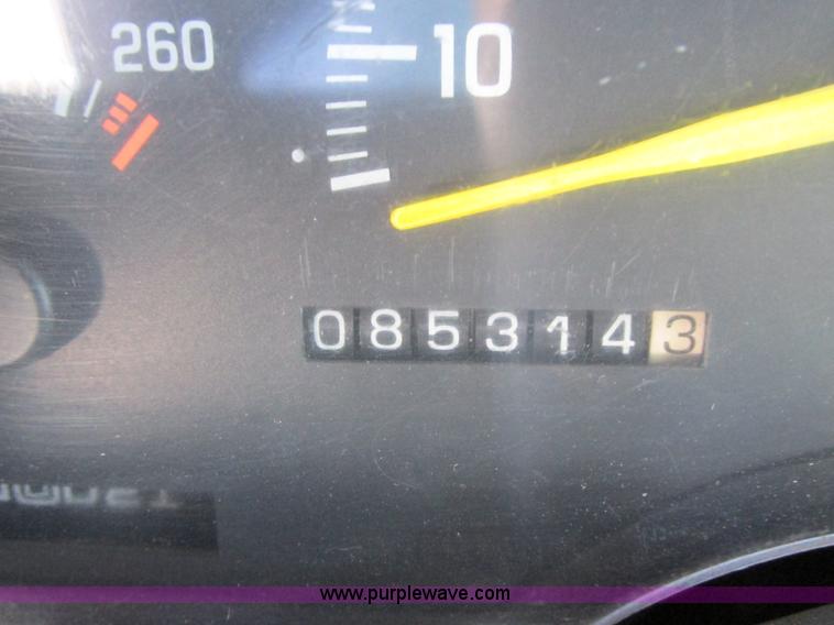 image for item I8787 1994 GMC Sierra 3500 bucket truck