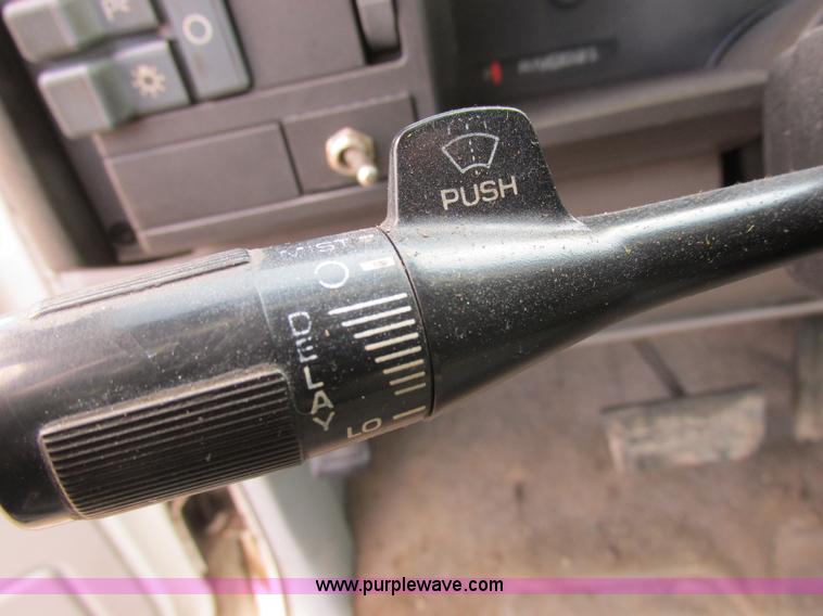 image for item I8787 1994 GMC Sierra 3500 bucket truck