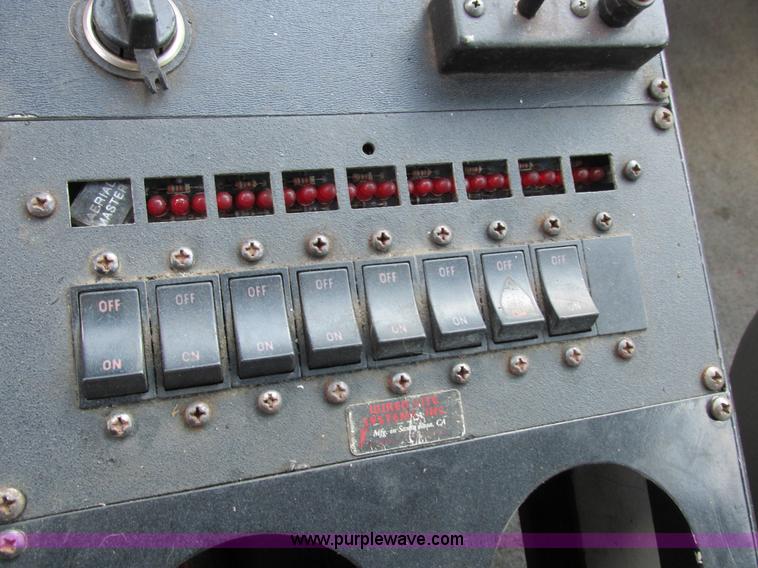 image for item I8787 1994 GMC Sierra 3500 bucket truck