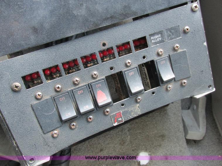 image for item I8787 1994 GMC Sierra 3500 bucket truck