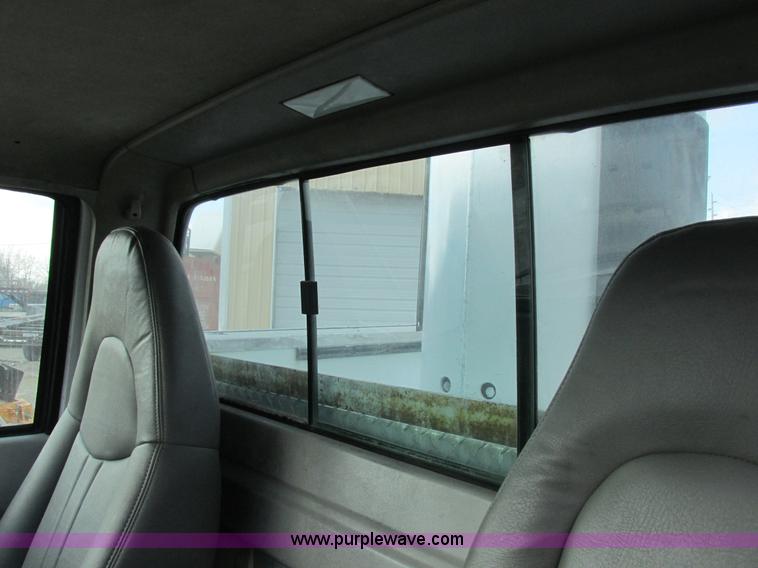 image for item I8787 1994 GMC Sierra 3500 bucket truck