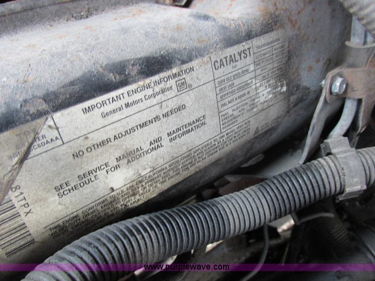 image for item I8787 1994 GMC Sierra 3500 bucket truck