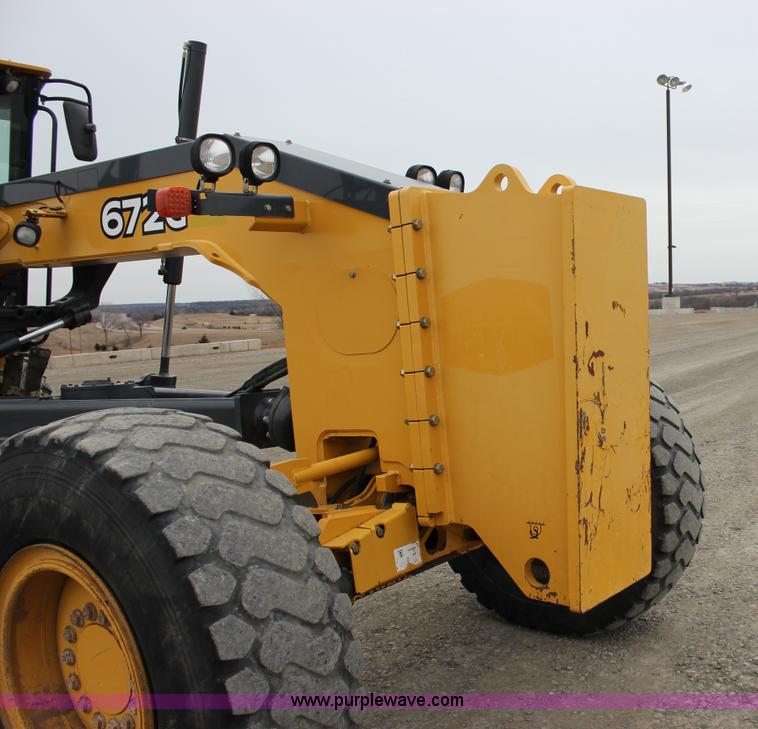 image for item J2287 2009 John Deere 672G articulated motor grader