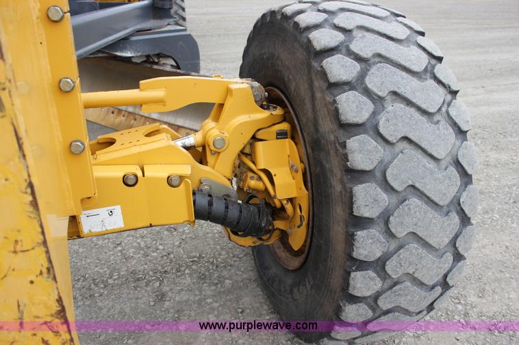 image for item J2287 2009 John Deere 672G articulated motor grader