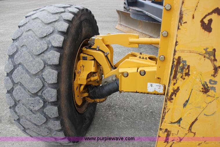 image for item J2287 2009 John Deere 672G articulated motor grader