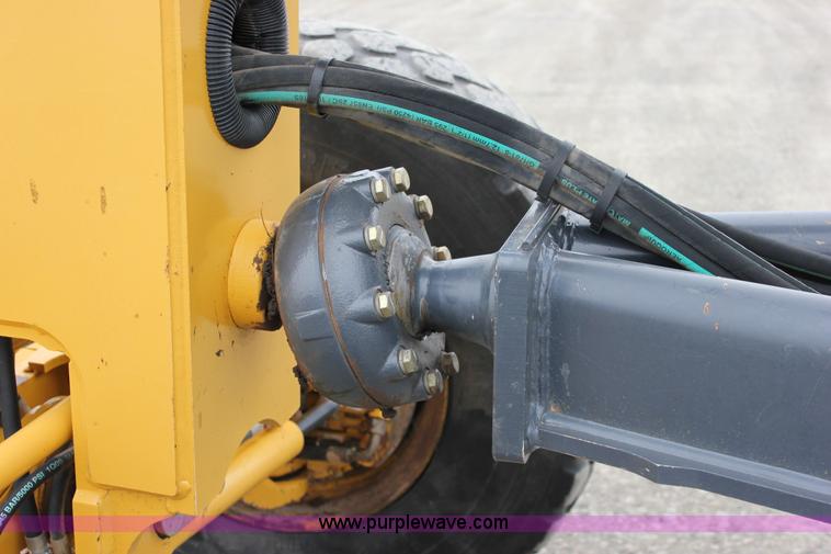 image for item J2287 2009 John Deere 672G articulated motor grader