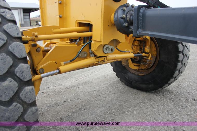 image for item J2287 2009 John Deere 672G articulated motor grader