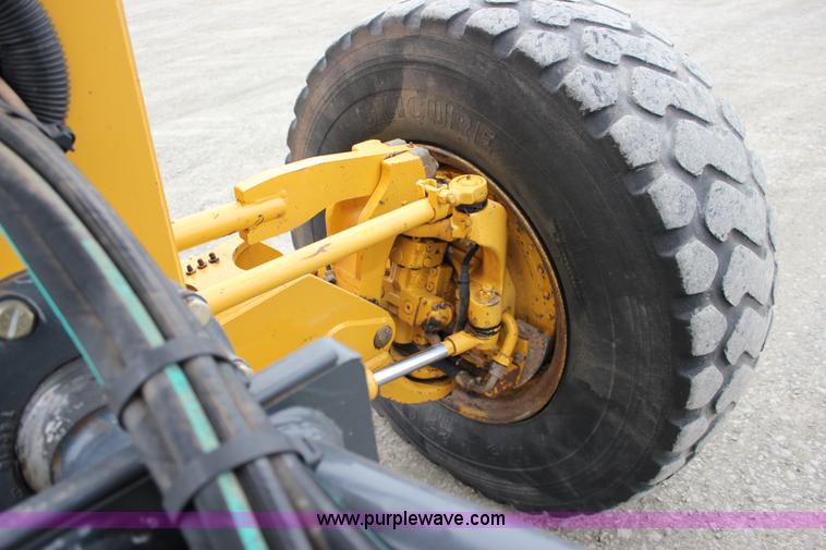 image for item J2287 2009 John Deere 672G articulated motor grader