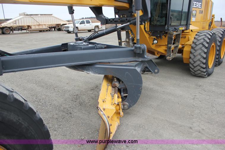 image for item J2287 2009 John Deere 672G articulated motor grader
