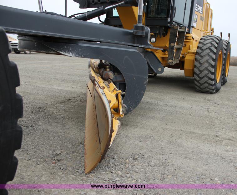 image for item J2287 2009 John Deere 672G articulated motor grader