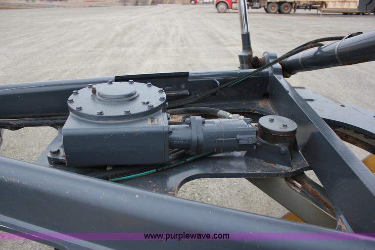 image for item J2287 2009 John Deere 672G articulated motor grader