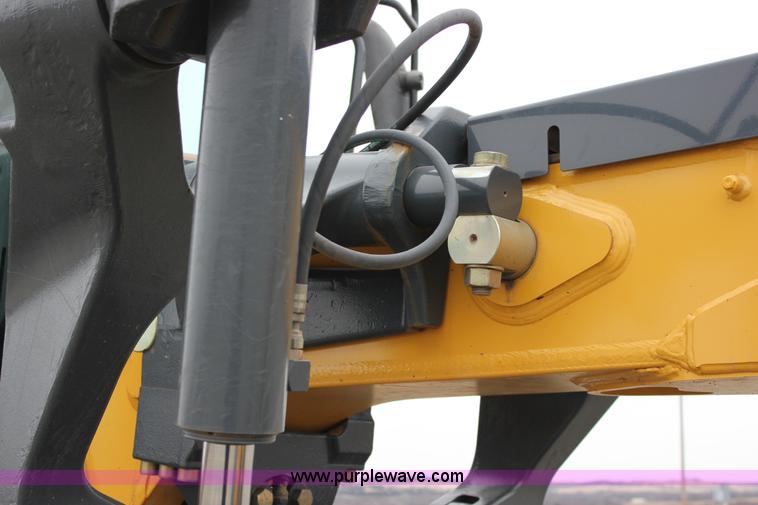 image for item J2287 2009 John Deere 672G articulated motor grader