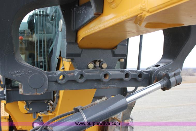 image for item J2287 2009 John Deere 672G articulated motor grader