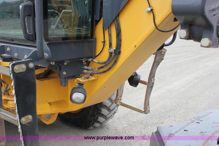 image for item J2287 2009 John Deere 672G articulated motor grader