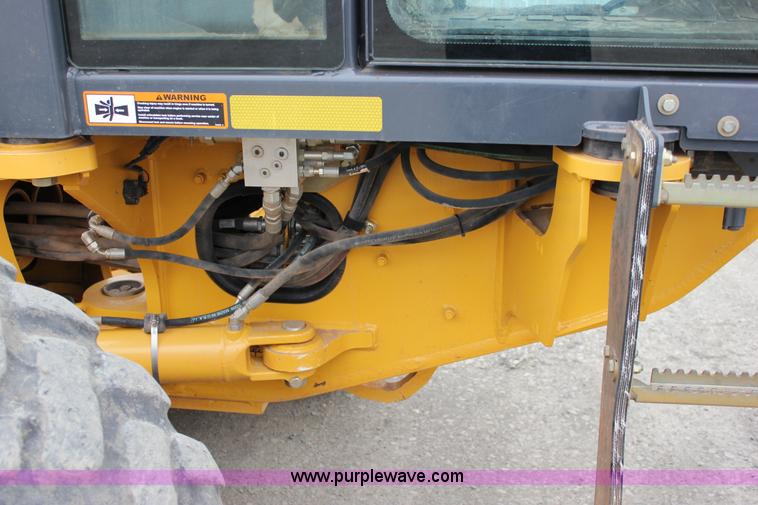 image for item J2287 2009 John Deere 672G articulated motor grader