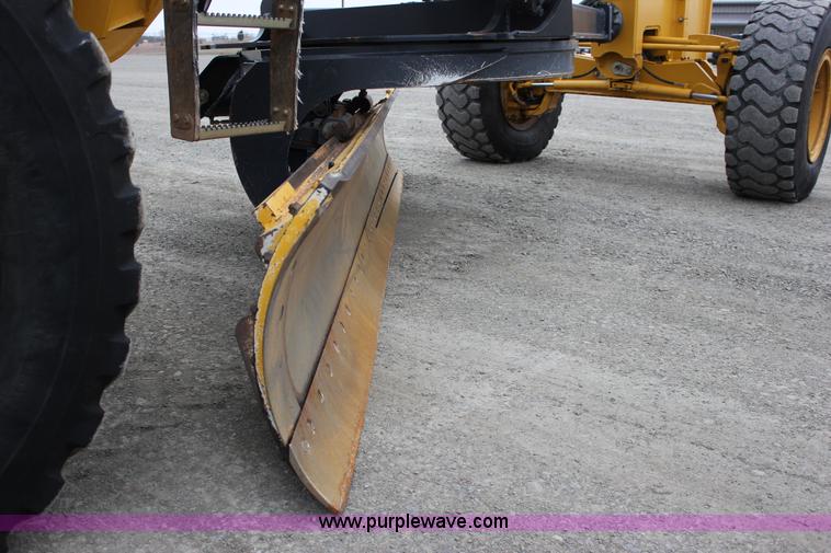 image for item J2287 2009 John Deere 672G articulated motor grader