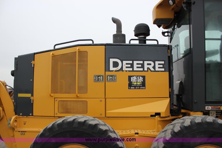 image for item J2287 2009 John Deere 672G articulated motor grader