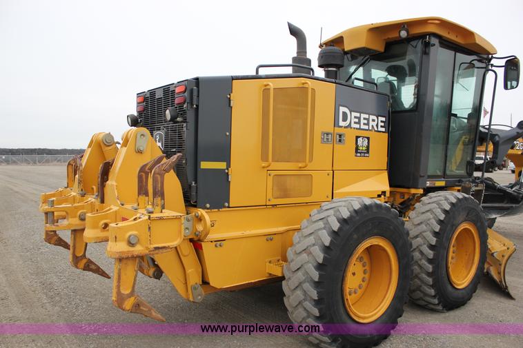 image for item J2287 2009 John Deere 672G articulated motor grader