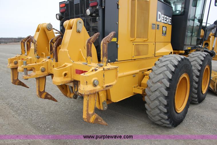 image for item J2287 2009 John Deere 672G articulated motor grader